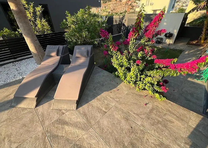 The Pool House Time Monthly Welcome Vila *