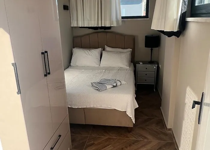 The Pool House Time Monthly Welcome Vila