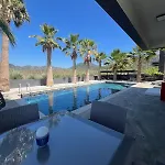 Vilă The Pool House Time Monthly Welcome