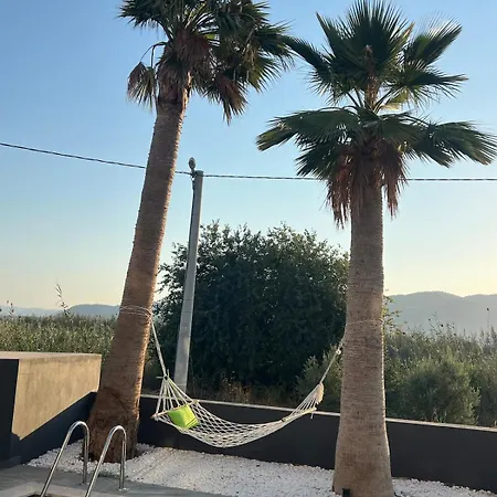 The Pool House Time Monthly Welcome Vilă *