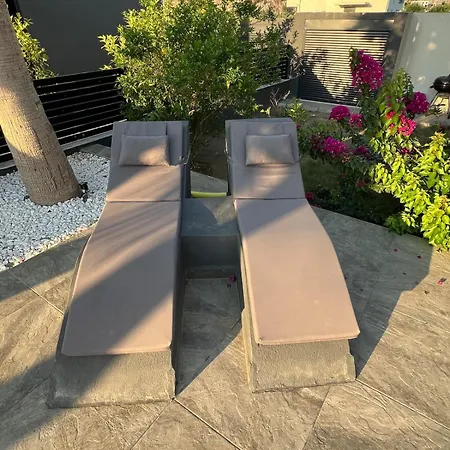 The Pool House Time Monthly Welcome *