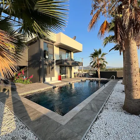 The Pool House Time Villa