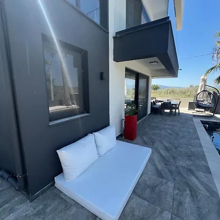 The Pool House Time Villa