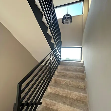 The Pool House Time Monthly Welcome Vilă