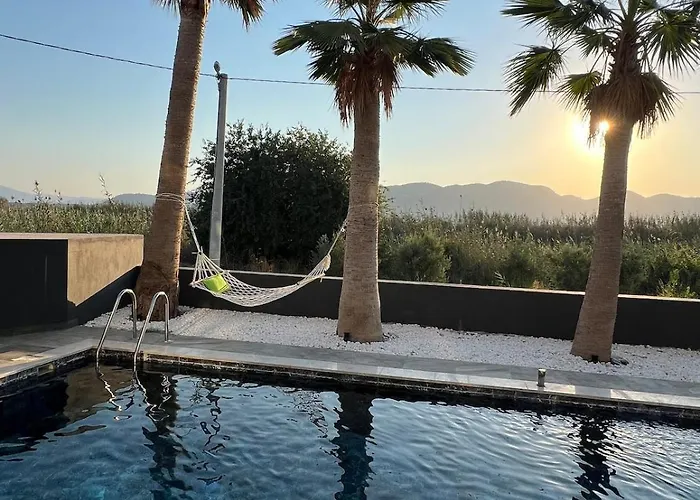 The Pool House Time Monthly Welcome * 达拉曼