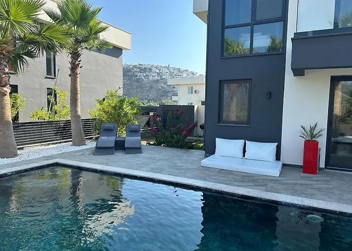 The Pool House Time Monthly Welcome *