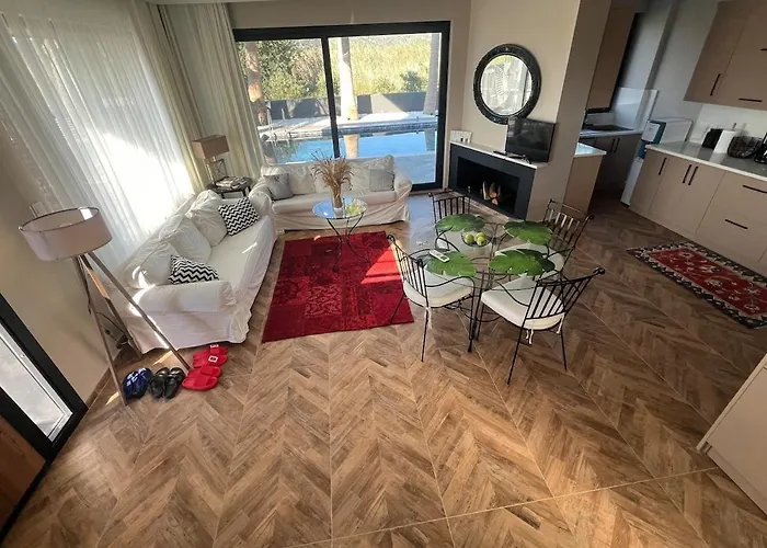 The Pool House Time Monthly Welcome * 达拉曼