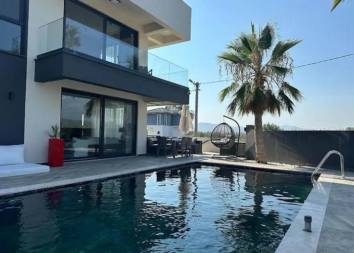 The Pool House Time Monthly Welcome *