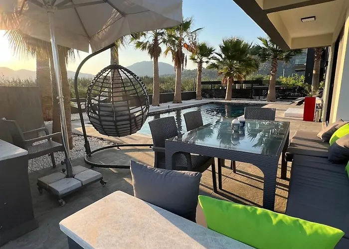 The Pool House Time Monthly Welcome * 达拉曼