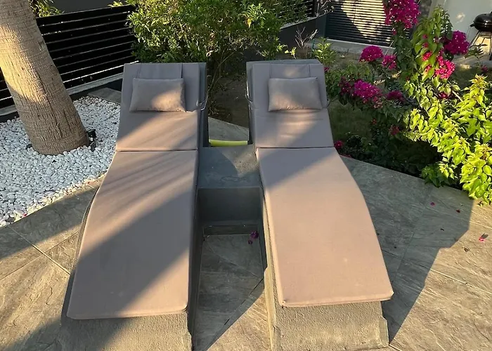 The Pool House Time Monthly Welcome *