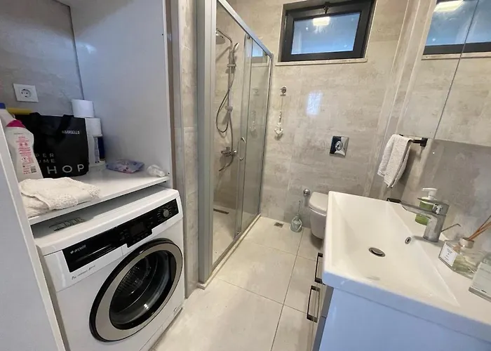 The Pool House Time Monthly Welcome *